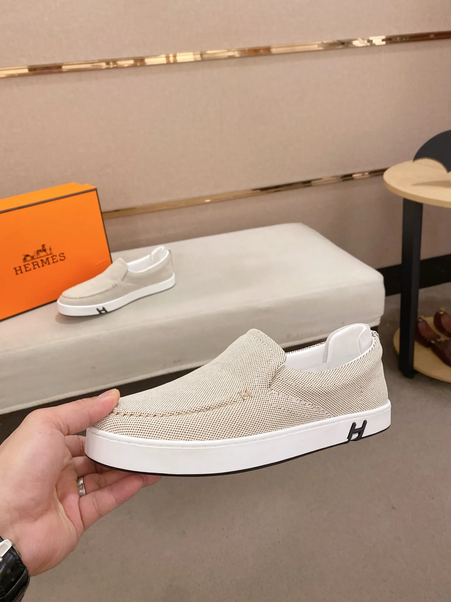 Men's clothing and shoes💰: 442💰《HERMES》【Classic original single version】Hermès; top 🔝purchase agent🔍🔍men's latest 🇺🇸 counter sales simultaneously, imported from Italy original ▲▲cowhide ▲▲ (high-end, nobility, class) ) Exquisite workmanship (Italian 🇮🇹 imported water-dyed 🐂 cowhide lining) sole: original sole provided by the original factory, ⚠️exclusive double-layer activity·TPR·rubber·combined molded outsole; super comfortable·wear-resistant·non-slip·environmental protection The real thing is more beautiful if you take the real thing (high quality, follow the order). You can enter and exit the counter at will * Number of yards: 38-44 (45 can be customized and cannot be returned or exchanged)
